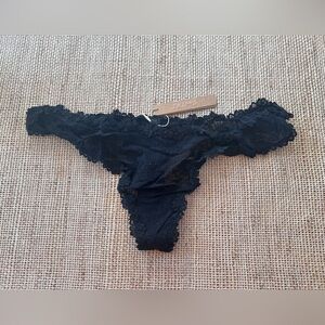 NWT SKIMS Black Dipped Lace Thong
Panty. Size 2X